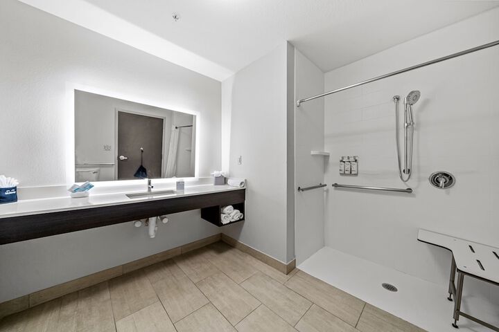 Holiday Inn Express & Suites Lakeland South by IHG