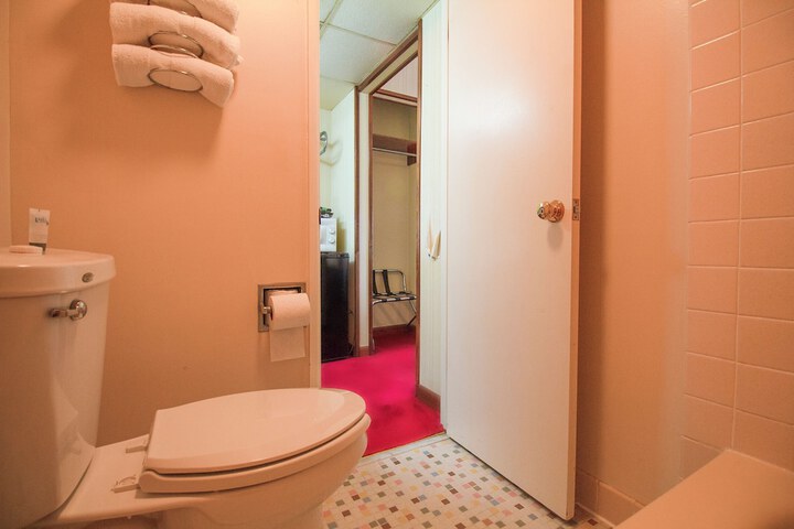 Room 43 of 65
