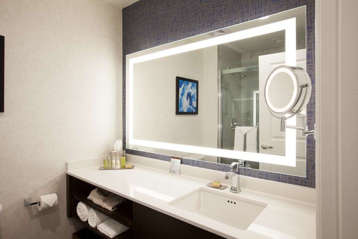 DoubleTree by Hilton Pomona