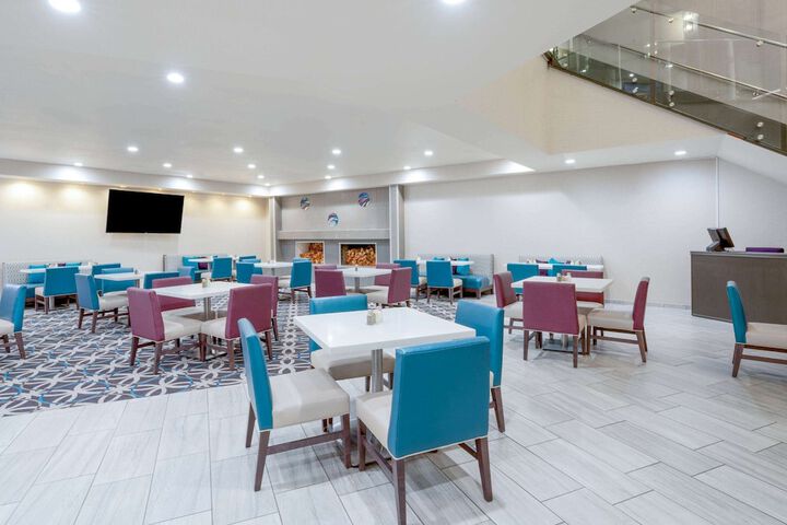 Breakfast/Coffee Service 55 of 61