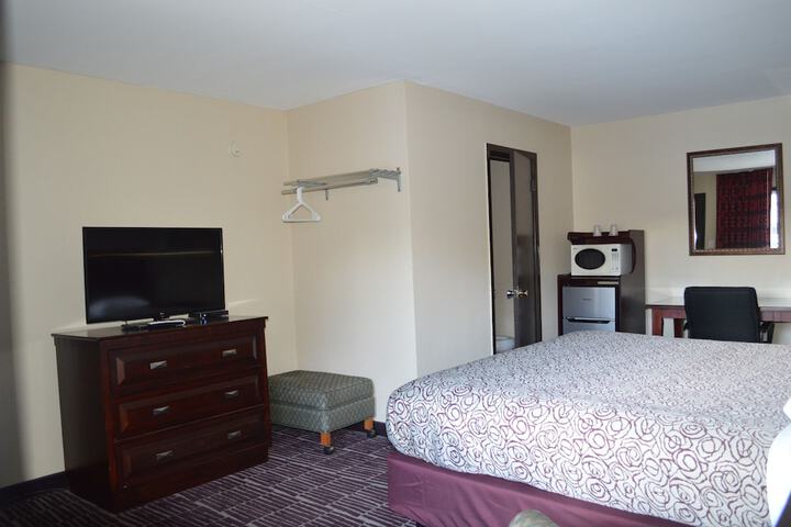 Room 10 of 14