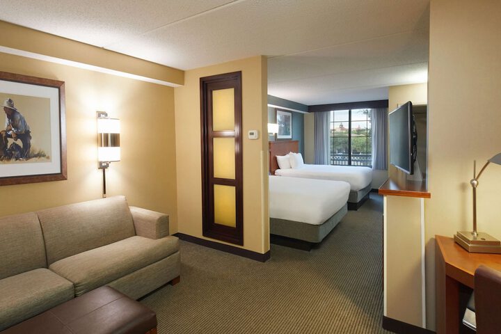 Room 21 of 32