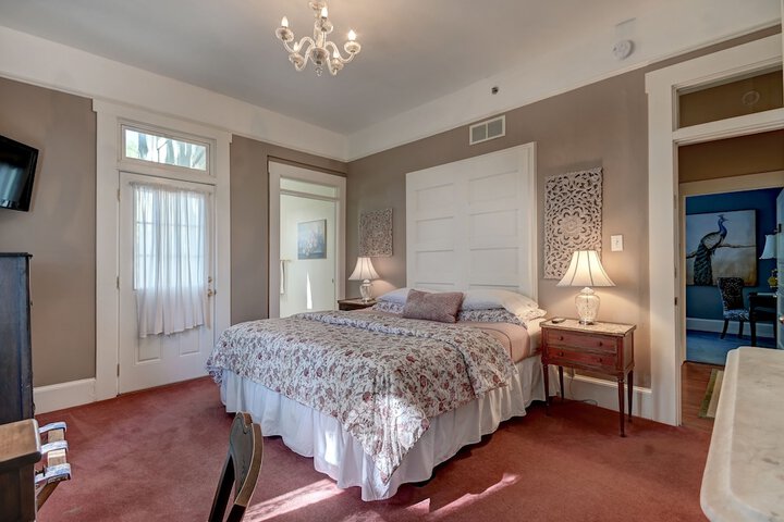Room 53 of 76
