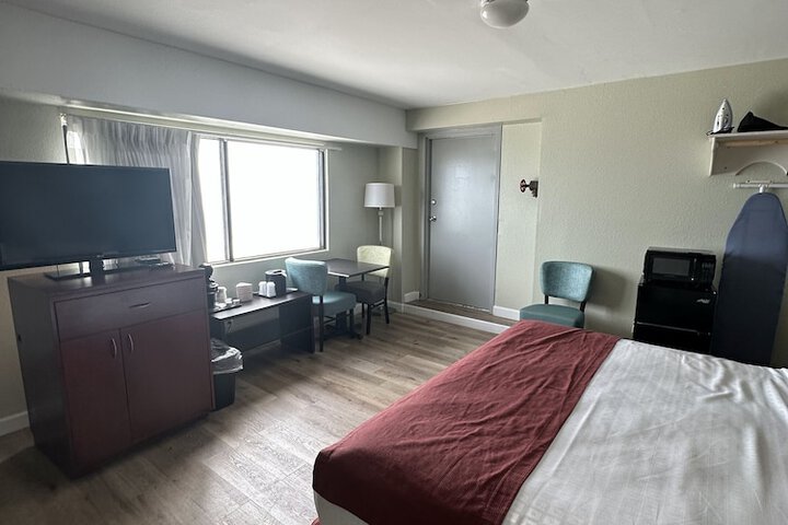 Room 20 of 28
