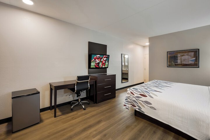 Room 28 of 35