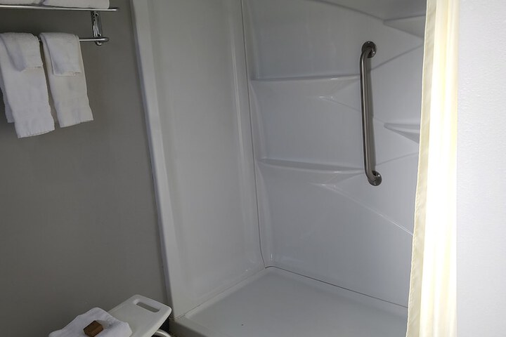 Room 28 of 47