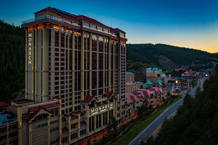 Hotel 5 of 100