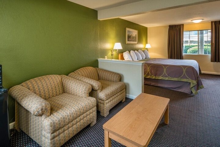 Room 13 of 23
