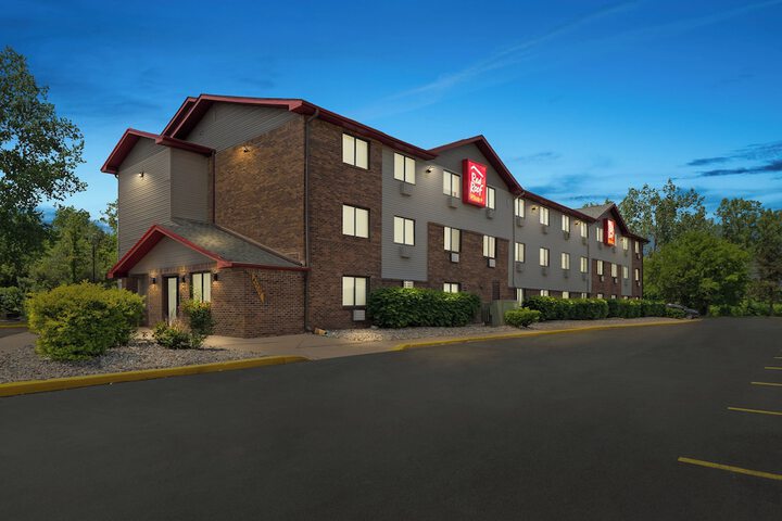 Red Roof Inn PLUS+ Belleville