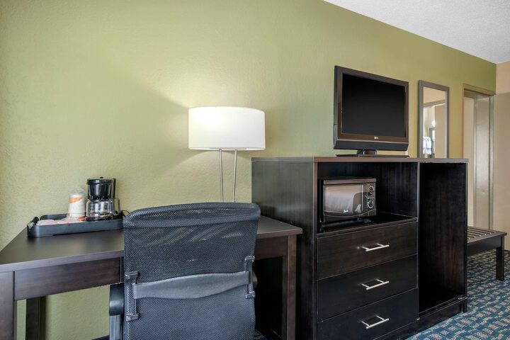 Quality Inn & Suites Brooksville I-75 / Dade City