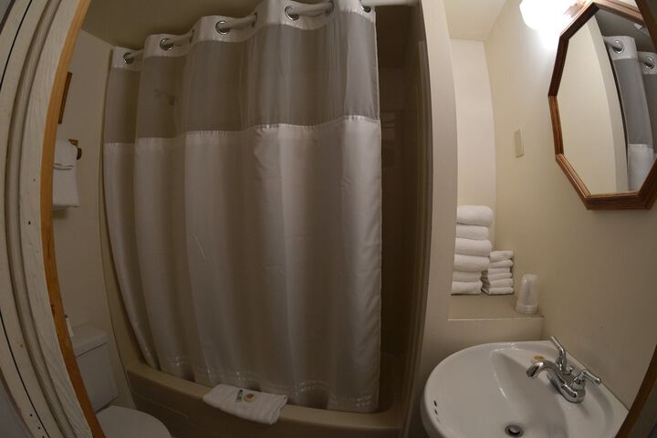 Room 11 of 38