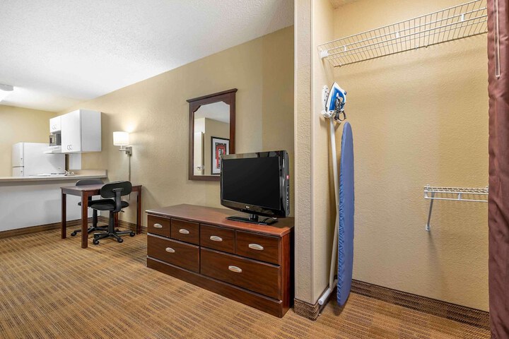 Room 19 of 28