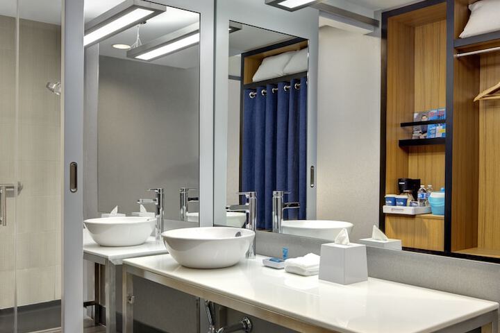 Room 8 of 26