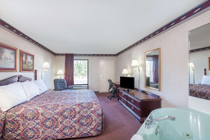 Room 21 of 25