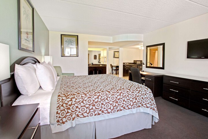 Room 11 of 24