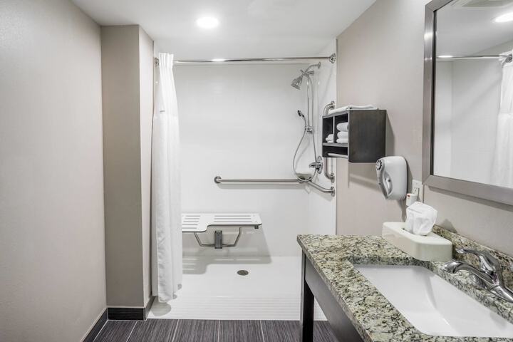Baymont by Wyndham Clarksville