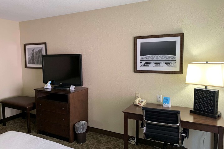 Room 9 of 20