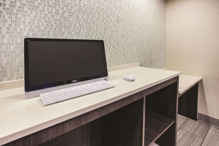 Business Center 31 of 31