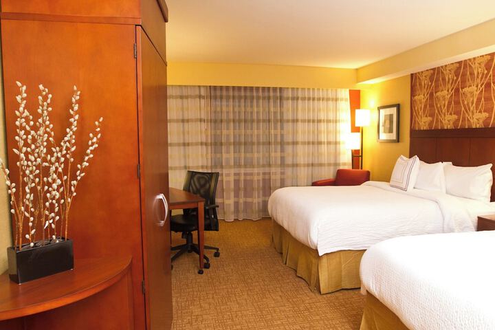 Courtyard Philadelphia Springfield