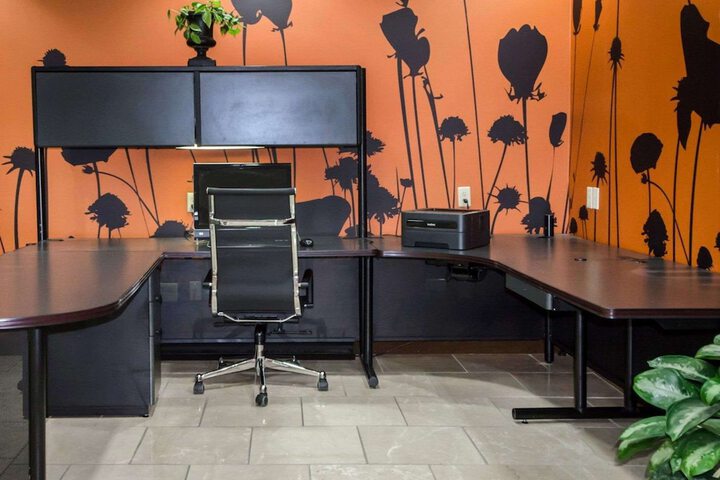 Business Center 37 of 37