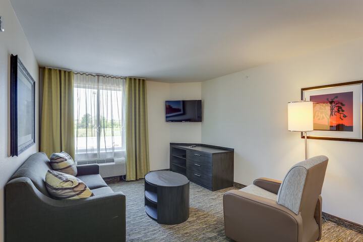 Candlewood Suites College Station at University by IHG