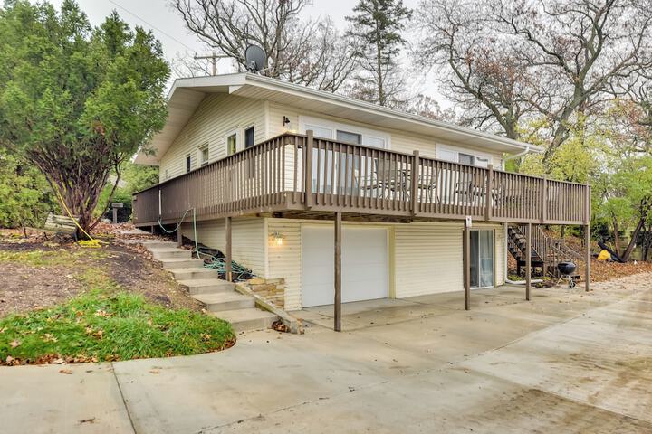 Salem Vacation Home w / Dock: Steps to Paddock Lake
