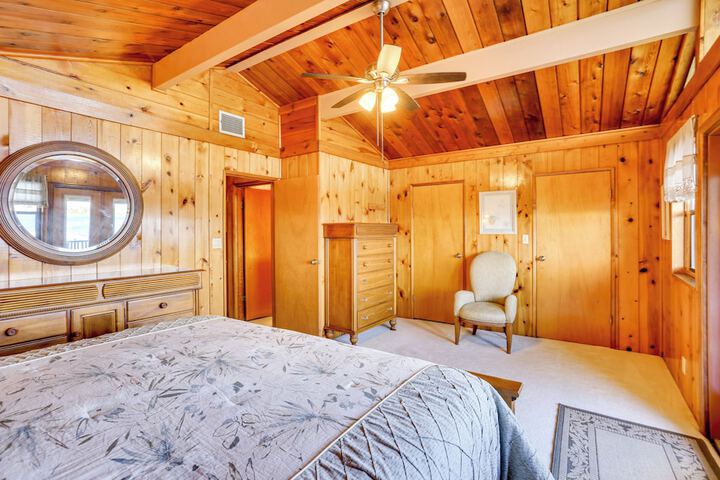 Lakefront Home w / Game Room Kayaks, & Fire Pit