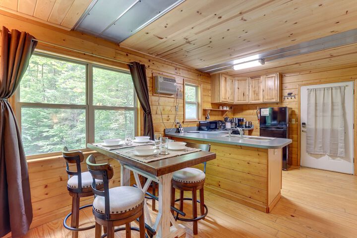 Remote Escape: Murphy Cozy Cabin in the Woods