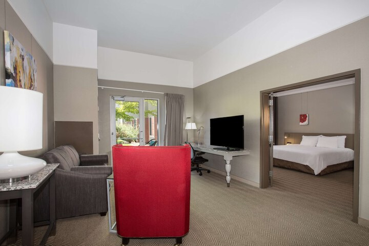 Room 25 of 42