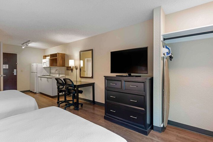 Room 16 of 28