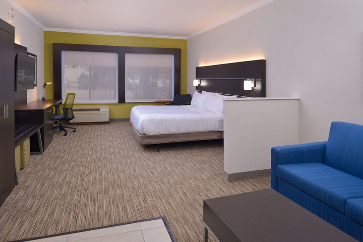 Room 10 of 26