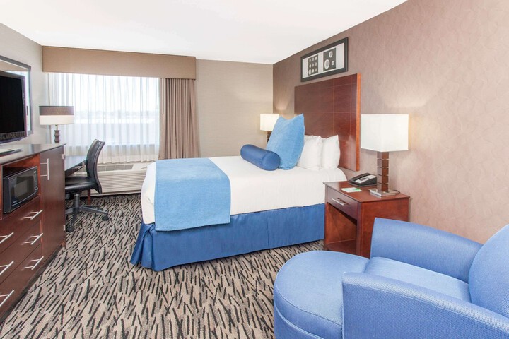 Wyndham Garden Elk Grove Village / OHare