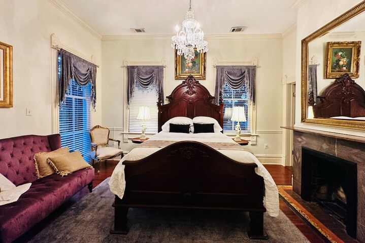 Room 33 of 47