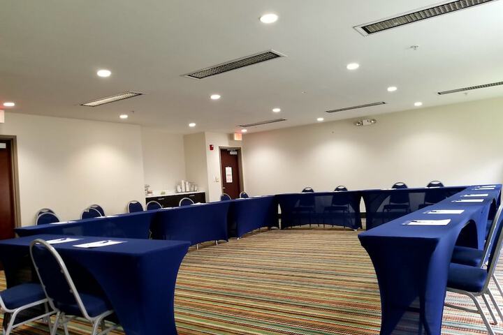 Holiday Inn Express Hotel & Suites Mebane by IHG