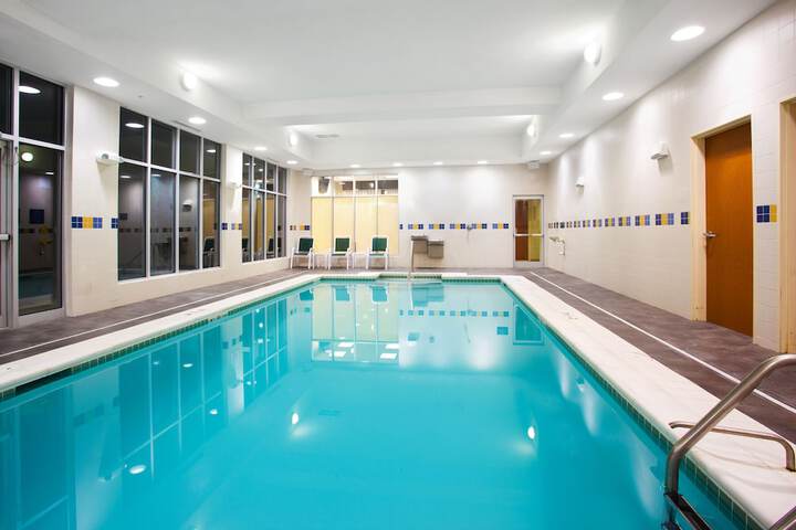 Holiday Inn Aurora North - Naperville by IHG