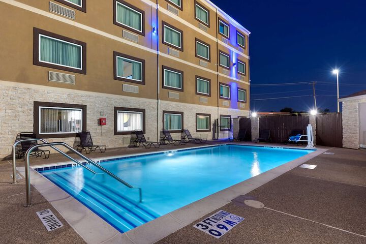 Best Western Plus Arlington North Hotel & Suites