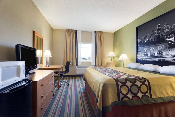 Room 8 of 14