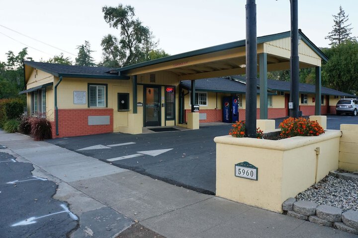 Hotel 6 of 71
