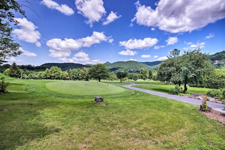 Slope-side Sugar Mountain Retreat 1 / 2 Mi to Resort