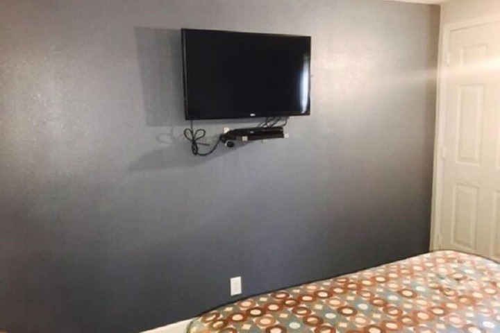 Room 3 of 10