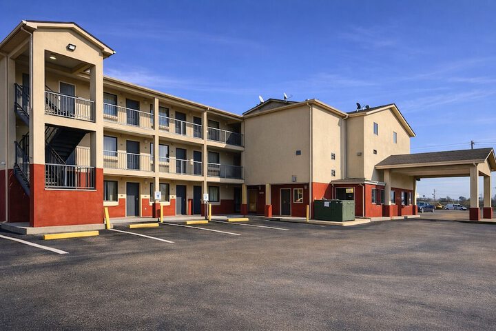 Springplace Inn & Suites