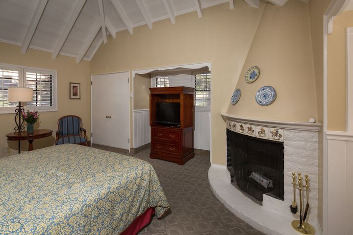 Room 12 of 23