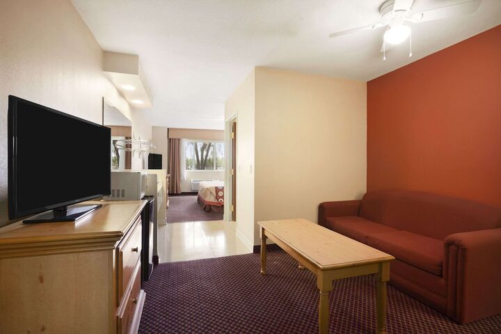 Room 13 of 16