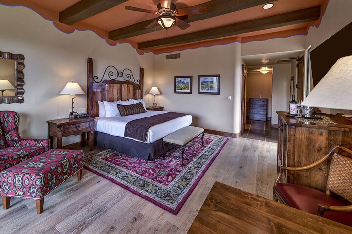 Hacienda Del Sol Guest Ranch Resort