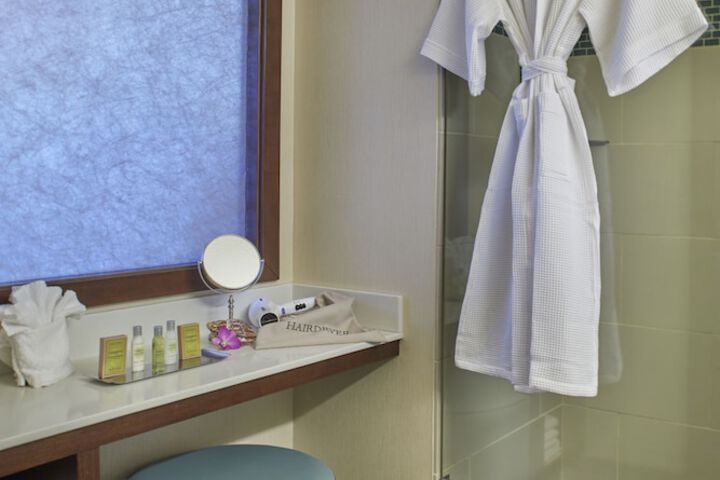 DoubleTree by Hilton Hotel Alana - Waikiki Beach