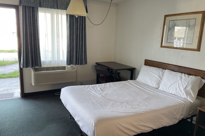 Landmark Inn