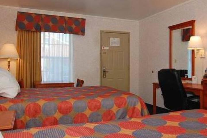 Super 8 by Wyndham Cave City