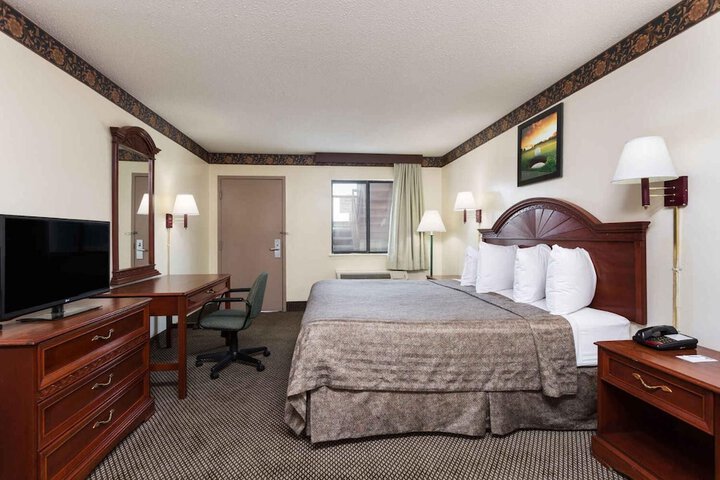 Room 11 of 26