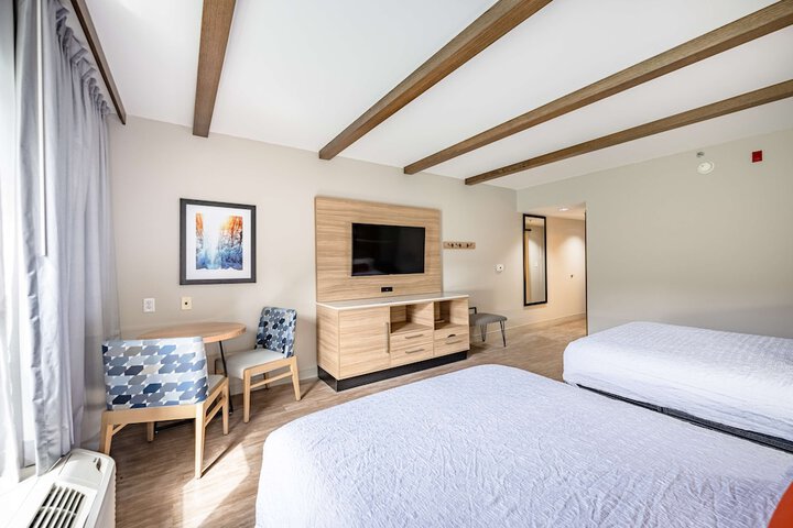 Room 13 of 22