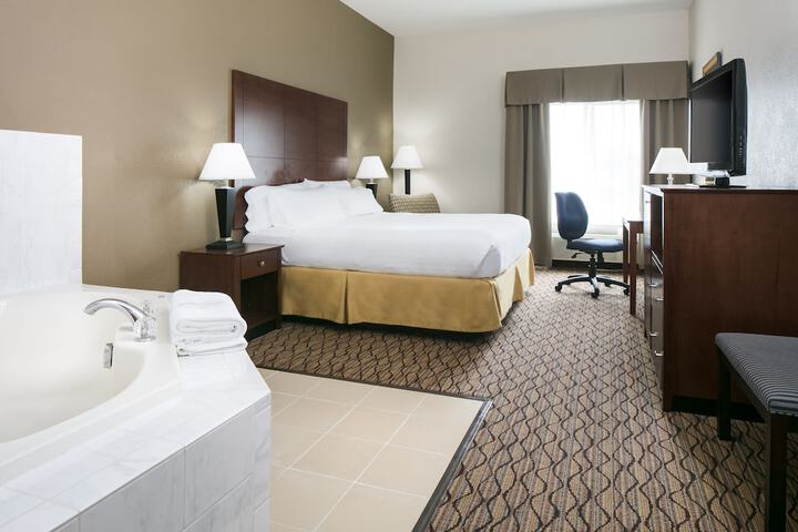 Holiday Inn Express Hotel & Suites Clinton by IHG